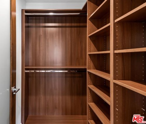 3423 Scadlock Ln, Van Nuys CA  91403-4915 exterior