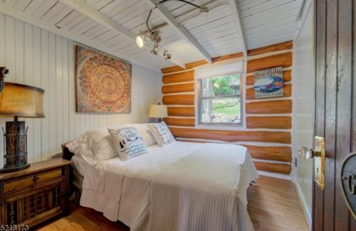 9 Woodside Dr, West Milford Lakes NJ  07480-4246 exterior