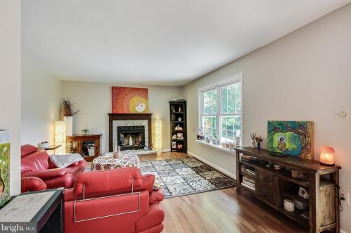 9525 Debra Spradlin Ct, Springfield VA  22015-4183 exterior