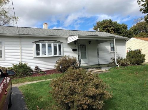 125 Braddock Dr, Latrobe, PA 15650-1035