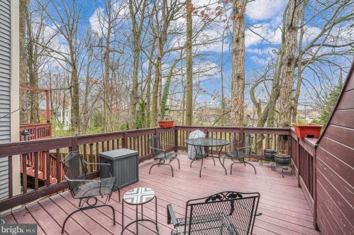 2100 Whisperwood Gln Ln, Herndon VA  20191-4117 exterior