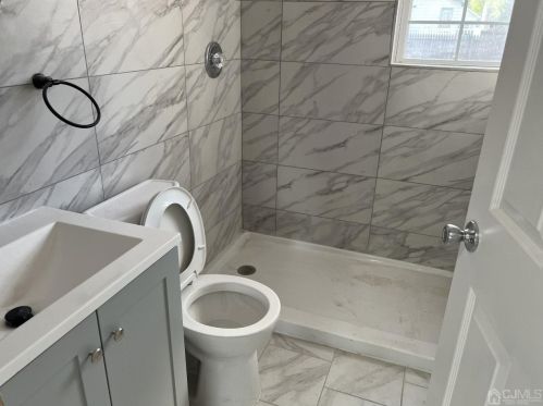 25 Livingston Ave, Avenel NJ  07001-1441 exterior