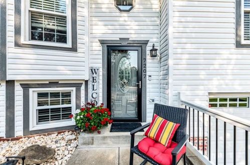 7207 Green Meadow Dr, Imperial, PA 15126-9275