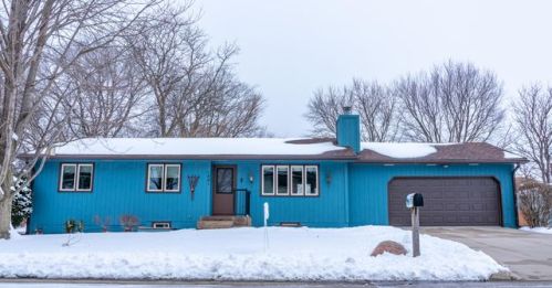 1001 Shagbark Dr, Nevada, IA 50201-2705