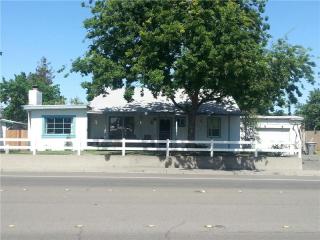 712 Gibson Rd, Woodland, CA 95695-4847