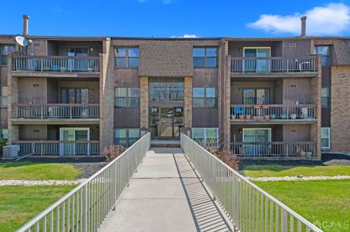 326 Sharon Gdn Ct, Woodbridge NJ  07095-4312 exterior