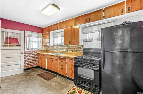 2116 Jefferson Blvd, Mishawaka IN 46545-7720 exterior