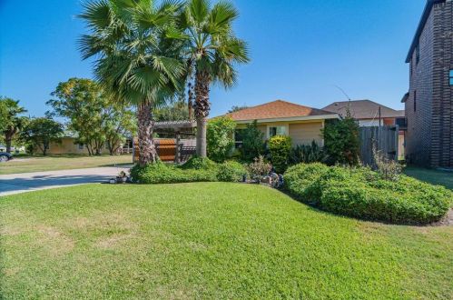 1708 Byu Shr Dr, Galveston TX 77551-4333 exterior