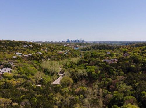 1801 Basin Ledge, Austin TX  78746-2824 exterior