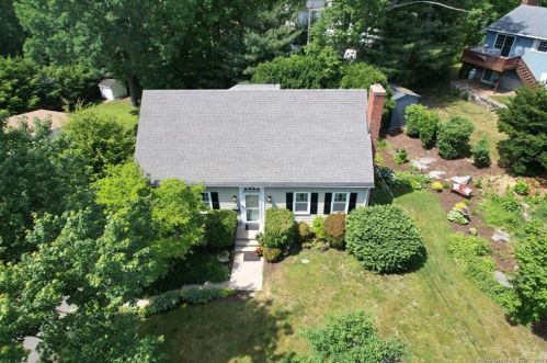 198 Westmont Dr, Waterbury, CT 06708-2438