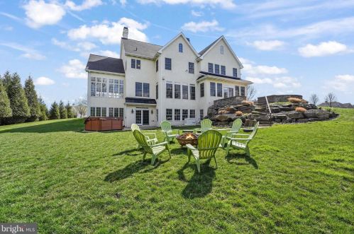 302 Marc Dr, Chadds Ford, PA 19317-9223