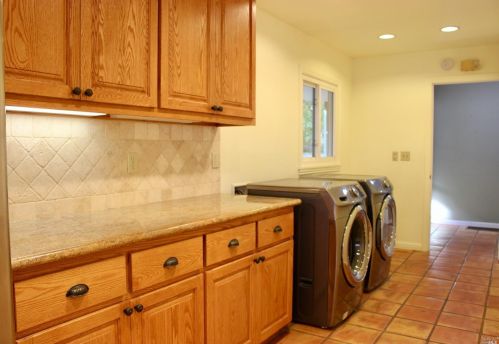 395 Spg St, Ukiah CA  95482-4221 exterior