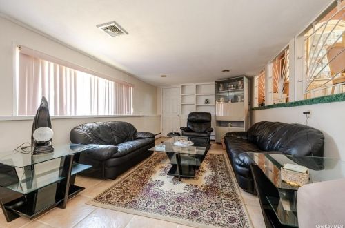 74 Bardolier Ln, Bayshore, NY 11706-7642