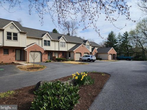 41 River Bend Park, Lancaster PA  17602-1282 exterior