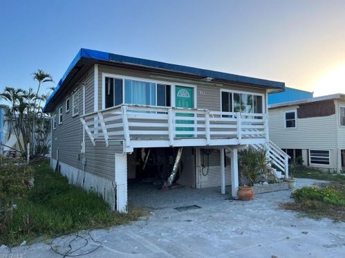 911 3rd St, Fort Myers Beach, FL 33931-2103