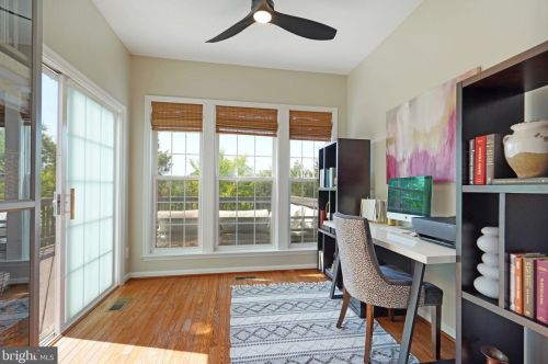 8231 Singleleaf Ln, Lorton VA  22079-5634 exterior