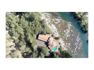 1668 Whistlers Ln, Roseburg, OR 97470-9437