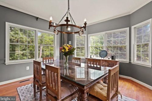 526 Beauregard Dr, Leesburg VA 20175-8924 exterior