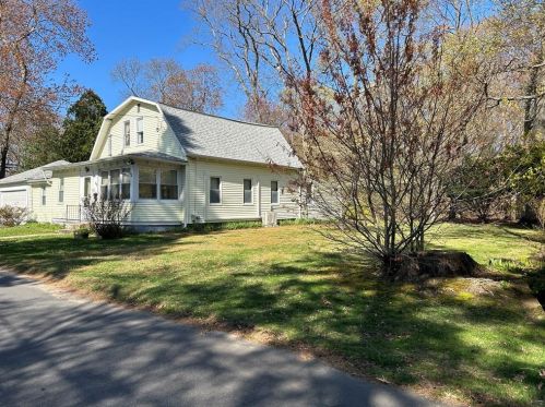 40 Lima St, Warwick, RI 02889-1712