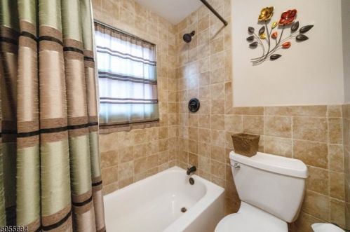 16 Dodd Ter, Verona NJ  07044-1718 exterior