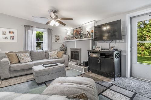 237 Magill Rd, Zelienople PA  16063-3015 exterior