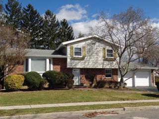 6 Tompkins Ave, Muttontown, NY 11753-1920