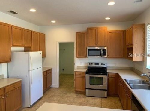 552 Peace Dr, Kissimmee, FL 34759-5384