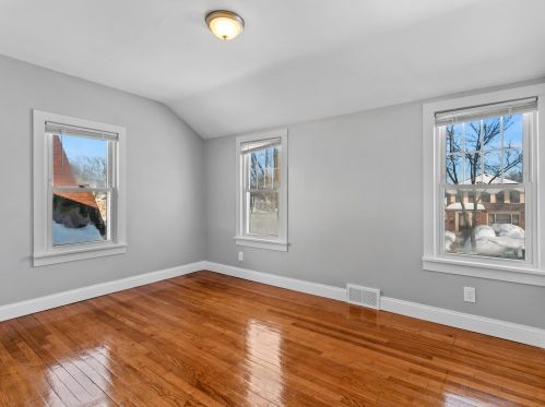 3869 52, Milwaukee WI 53220-3570 exterior