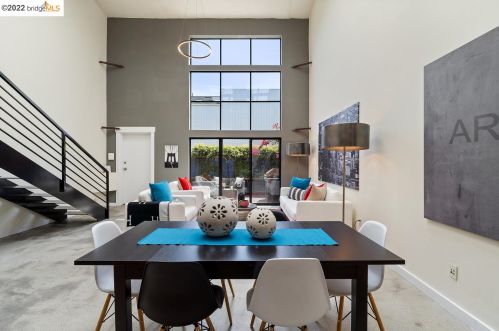 2858 Helen St, Oakland CA  94608-4028 exterior