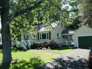 232 Consaul Rd, Albany, NY 12205-3624
