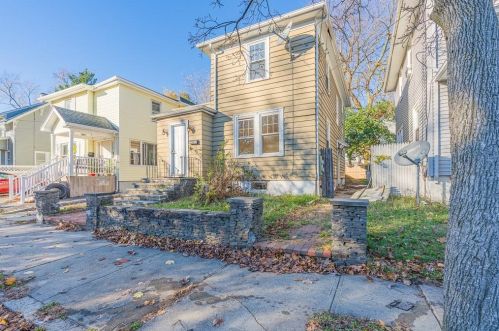303 Narragansett St, Providence, RI 02905-4144