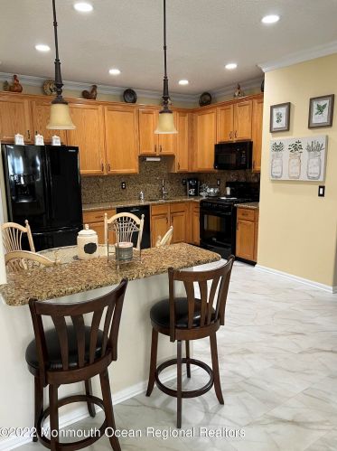 39 Riva Blvd, Bricktown NJ 08723-7983 exterior