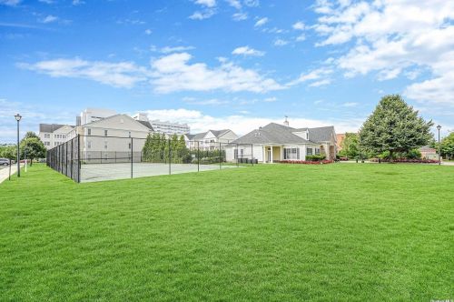 622 Saxton Ct, Central Islip, NY 11722-4477