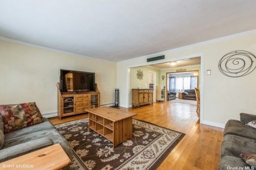 3430 Bunker Ave, North Wantagh, NY 11793-3437