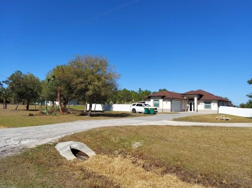 2401 72nd Ave, Naples, FL 34120