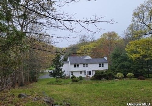 111 Crystal Brk Holw Rd, Mount Sinai NY  11766-2024 exterior