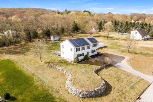 146 Pachaug River Dr, Norwich, CT 06351-1335