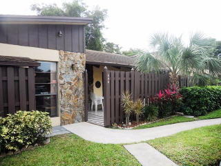 608 Briarwood Cir, Hollywood, FL