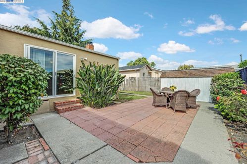 17068 Via Chiquita, San Lorenzo CA  94580-2719 exterior