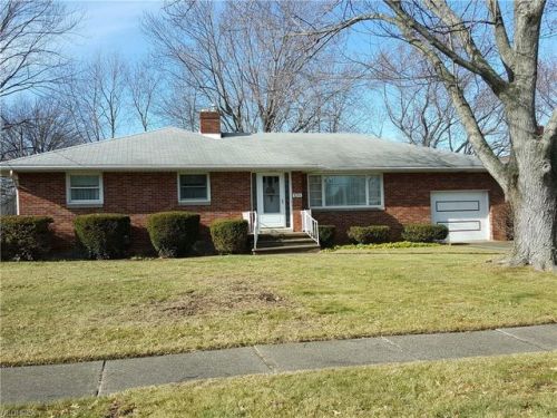 3298 Regina Ave, Lorain, OH 44052-5068
