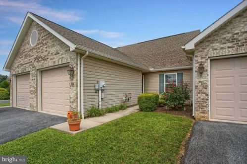 104 Brighton Dr, Carlisle, PA 17015-6930