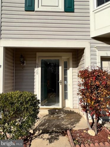 6328 Dakine Cir, Springfield, VA 22150-1193