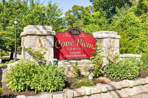 586 Thames St, Norwich CT  06360-7193 exterior