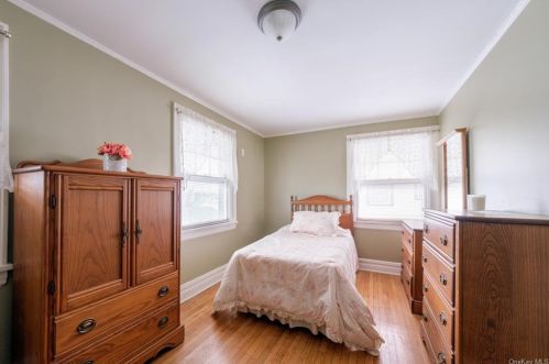 30 Second Ave, New Rochelle NY  10803-1418 exterior