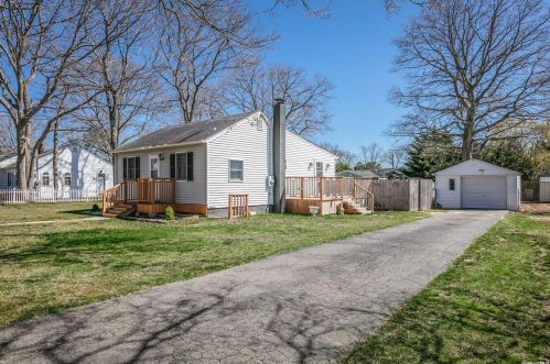 22 Blossom Ave, Holtsville NY  11742-1705 exterior
