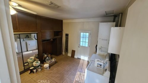 7408 Oak Park Ave, Van Nuys CA  91406-2633 exterior