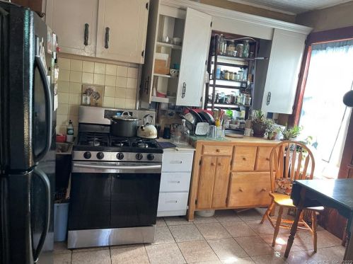 13 Manwaring St, United States Coast Guard Ac CT  06320-5619 exterior