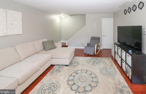 3033 Harbour Dr, Palmyra, NJ 08065-2203