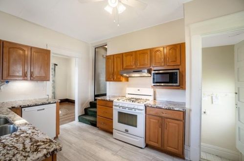 524 Pennsylvania Ave, Oakmont PA  15139-1561 exterior