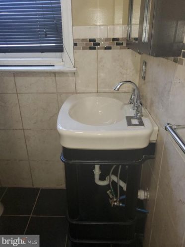 1221 Prospect St, Trenton NJ 08638-4817 exterior